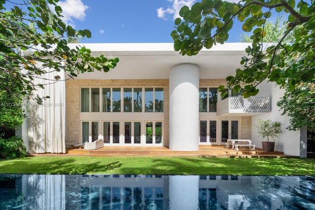 2 of 37 - 1500 W 23rd St, Miami Beach, FL