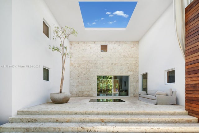 3 of 37 - 1500 W 23rd St, Miami Beach, FL