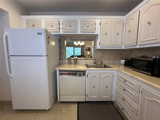 4 of 41 - 4000 Nw 44th Ave 306, Lauderdale Lakes, FL