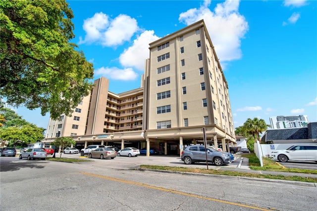 2 of 19 - 1811 Jefferson St 209, Hollywood, FL