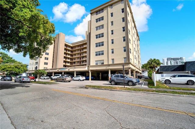 3 of 19 - 1811 Jefferson St 209, Hollywood, FL