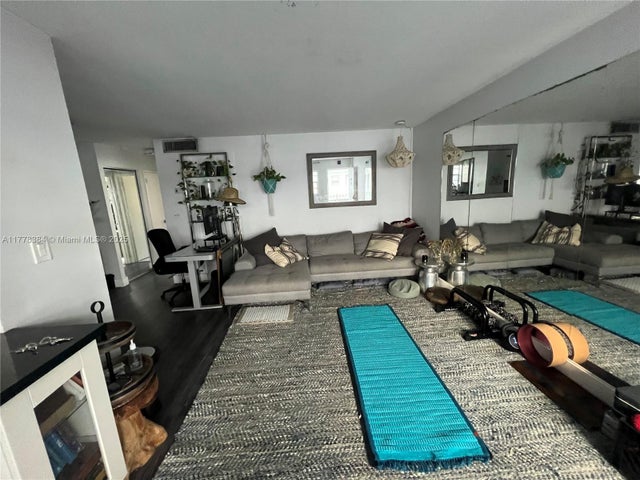 5 of 10 - 221 Meridian Ave 206, Miami Beach, FL