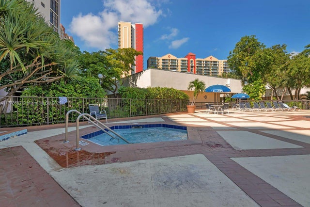 4 of 18 - 17021 N Bay Rd 322, Sunny Isles Beach, FL