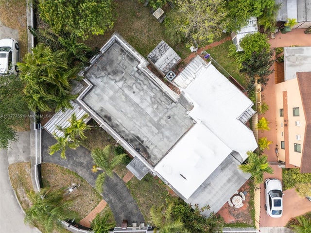 3 of 9 - 660 E 10th Pl, Hialeah, FL