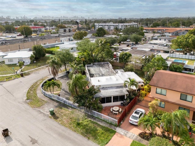 4 of 9 - 660 E 10th Pl, Hialeah, FL
