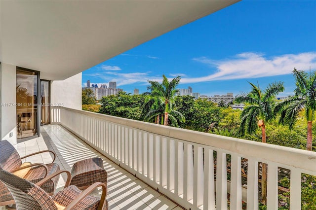 3 of 24 - 2000 Island Blvd 503, Aventura, FL