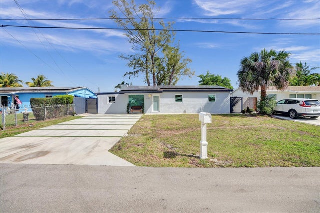 2 of 21 - 4185 Sw 49th Ct, Dania Beach, FL