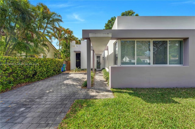 2 of 26 - 548 Ne 70th St, Miami, FL