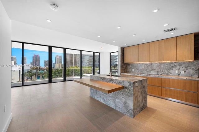 4 of 36 - 500 Alton Rd 801, Miami Beach, FL