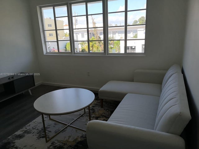 3 of 7 - 810 7th St 203, Miami Beach, FL