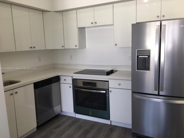 4 of 7 - 810 7th St 203, Miami Beach, FL