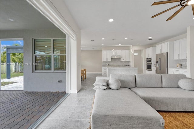 1 of 94 - 1348 Silk Oak Dr, Hollywood, FL