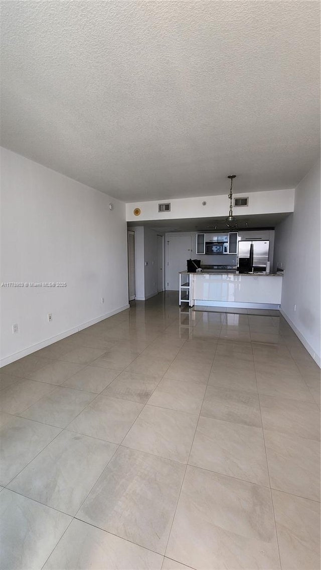 3 of 17 - 185 Sw 7th St 3814, Miami, FL