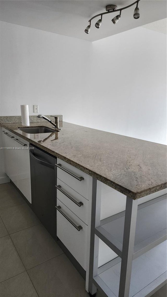 4 of 17 - 185 Sw 7th St 3814, Miami, FL