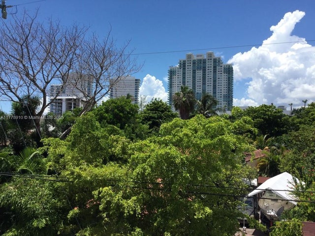 1 of 17 - 716 Michigan Ave 305, Miami Beach, FL