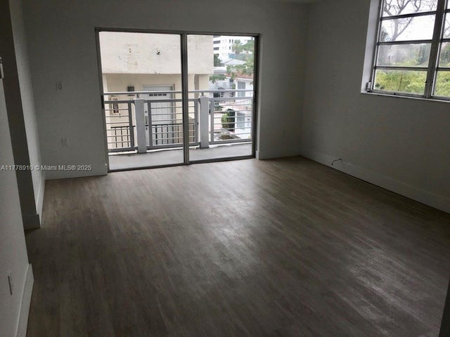 4 of 17 - 716 Michigan Ave 305, Miami Beach, FL
