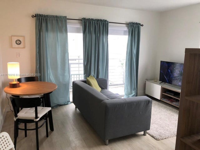 5 of 17 - 716 Michigan Ave 305, Miami Beach, FL