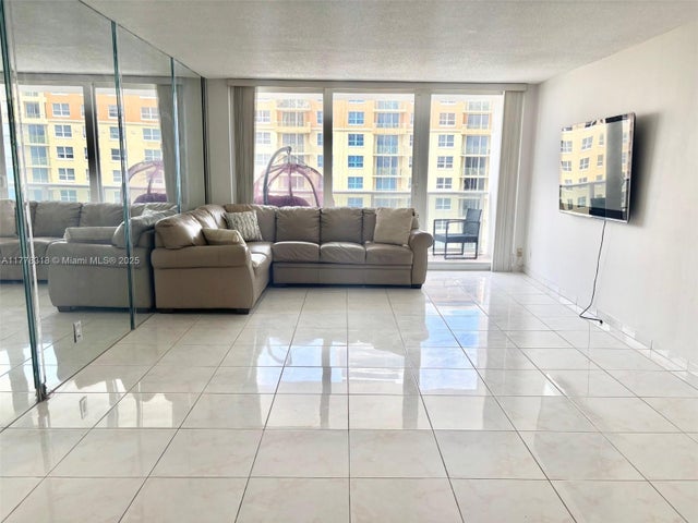 4 of 30 - 3140 S Ocean Dr 1508, Hallandale Beach, FL