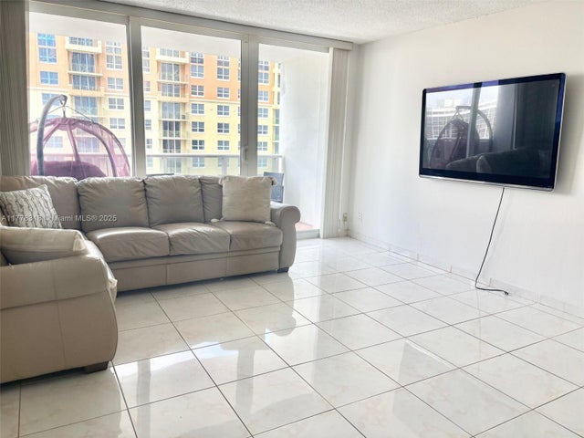5 of 30 - 3140 S Ocean Dr 1508, Hallandale Beach, FL