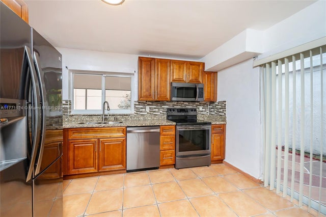 2 of 41 - 1007 Nw 106th Ave Cir, Miami, FL