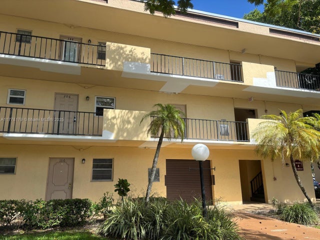 1 of 24 - 151 Berkley Rd 206, Hollywood, FL