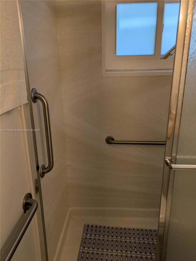 5 of 18 - 2115 Ne 42nd Ct 104n, Lighthouse Point, FL