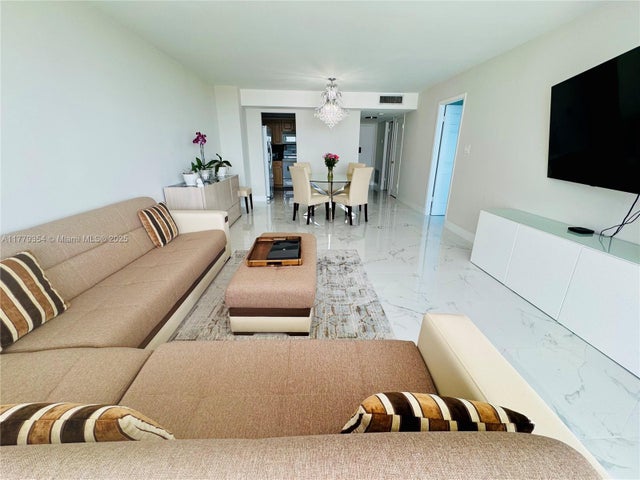 2 of 44 - 18071 Biscayne Blvd 1503, Aventura, FL