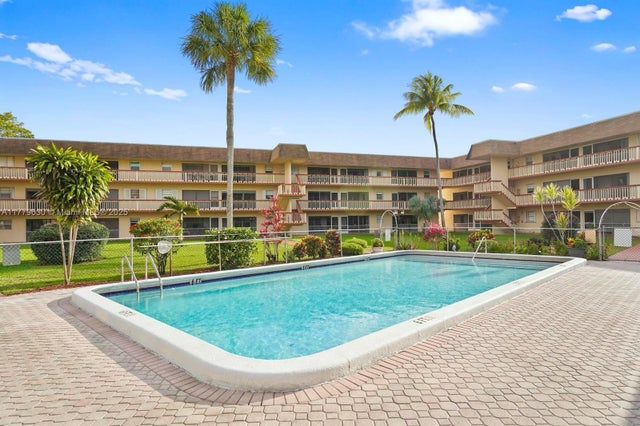 3 of 17 - 5300 Washington St 5300 Washington St E-209, Hollywood, FL