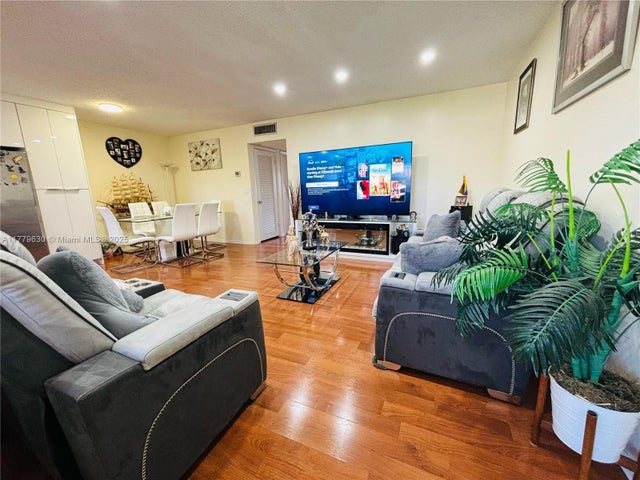 5 of 17 - 5300 Washington St 5300 Washington St E-209, Hollywood, FL