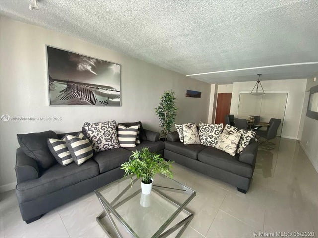 5 of 9 - 4001 S Ocean Dr 10k, Hollywood, FL
