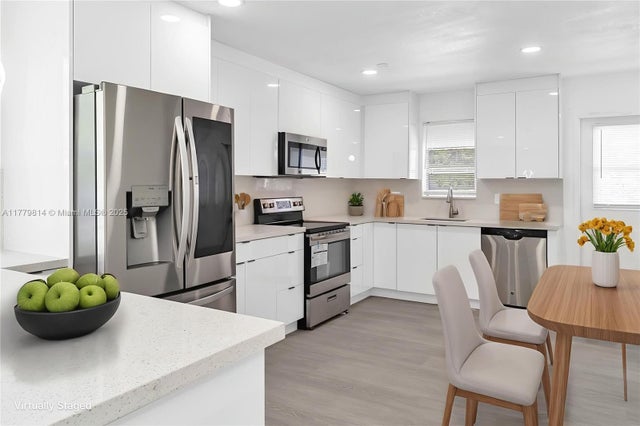 4 of 49 - 1402 Nw 19th St, Fort Lauderdale, FL