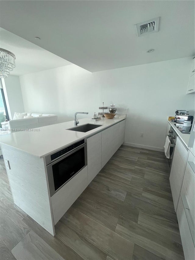 5 of 11 - 1300 S Miami Ave 3203, Miami, FL