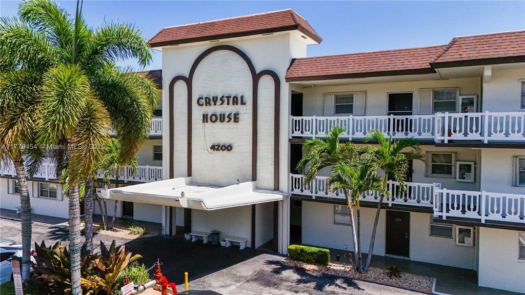 4200 Crystal Lake Dr 303, Deerfield Beach