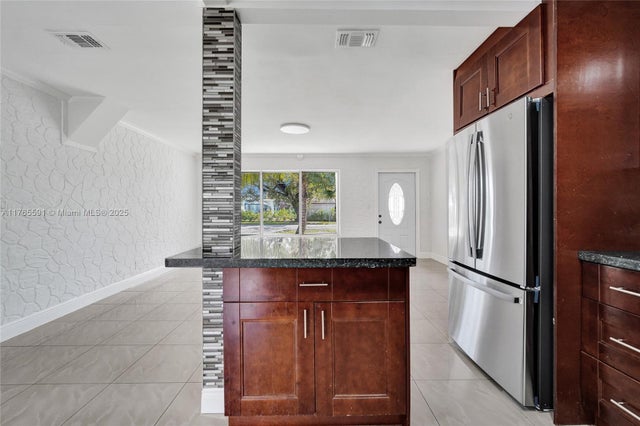 2 of 85 - 924 N 30th Rd, Hollywood, FL