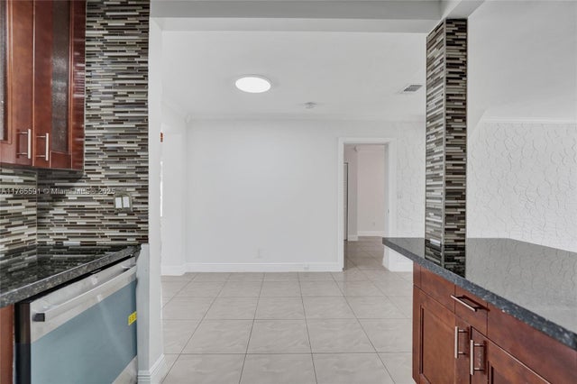 4 of 85 - 924 N 30th Rd, Hollywood, FL