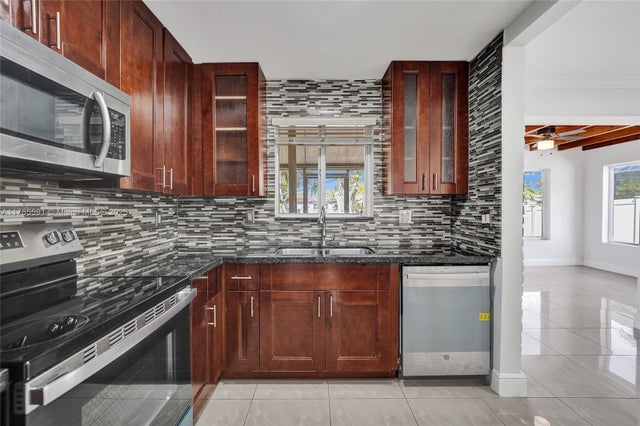 5 of 85 - 924 N 30th Rd, Hollywood, FL
