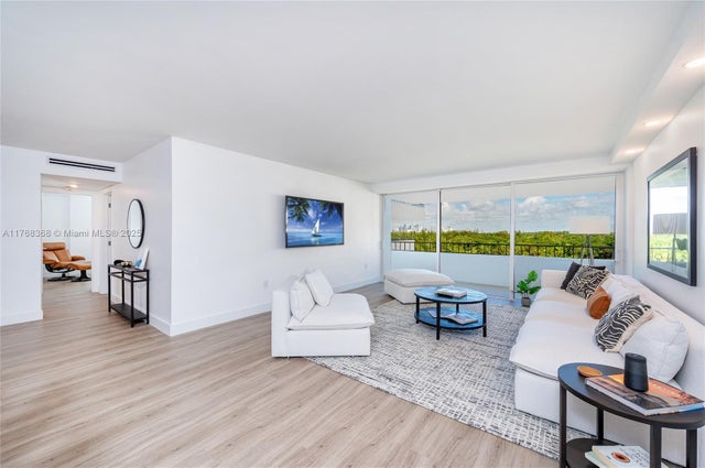1 of 33 - 199 Ocean Lane Dr 706, Key Biscayne, FL