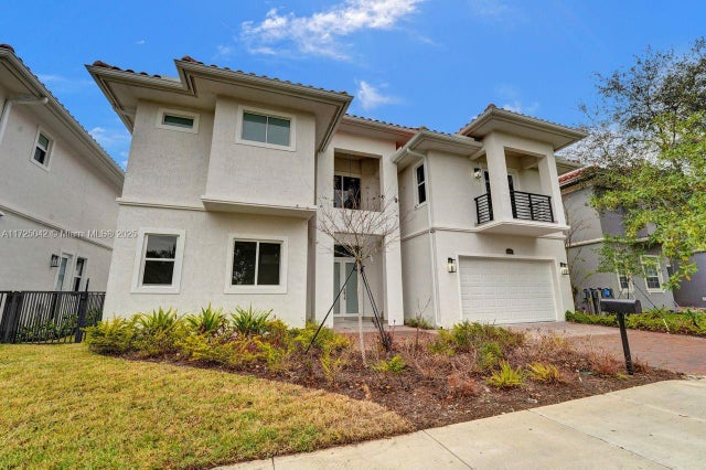 4 of 53 - 3527 Forest View Cir, Dania Beach, FL