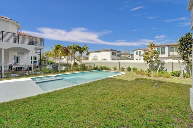 5 of 53 - 3527 Forest View Cir, Dania Beach, FL