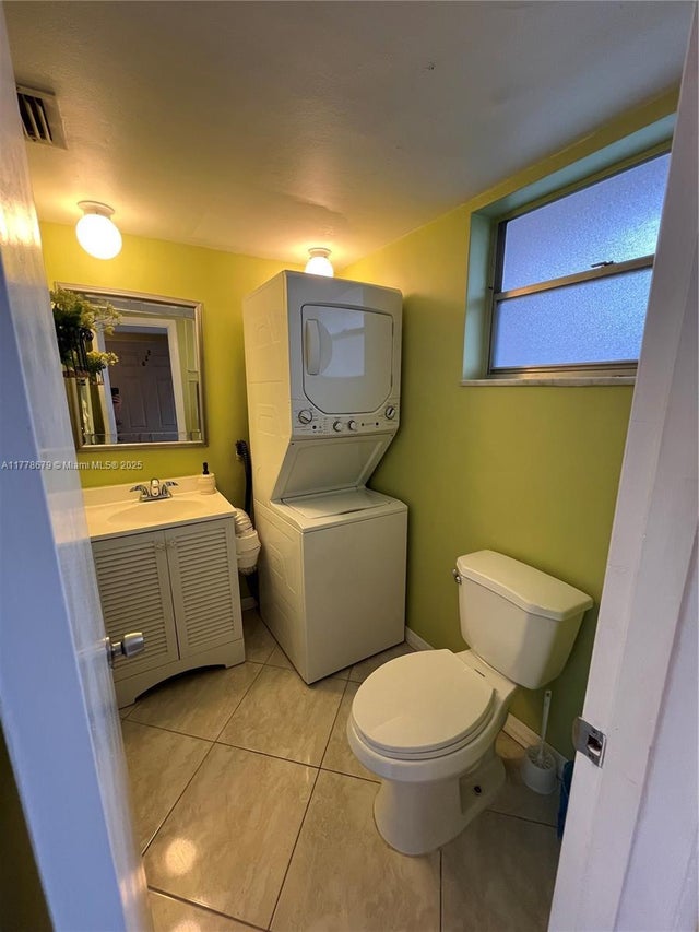 5 of 15 - 18555 Ne 14th Ave 516, Miami, FL
