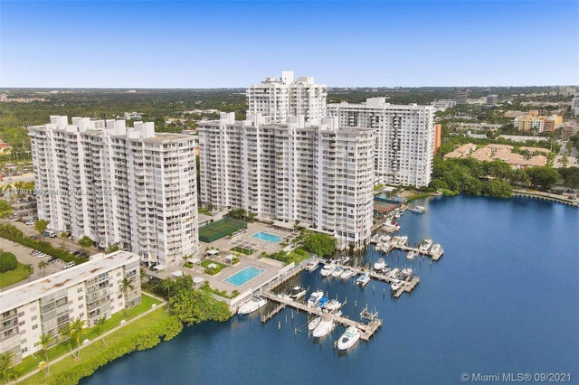 3 of 33 - 18061 Biscayne Blvd 802, Aventura, FL