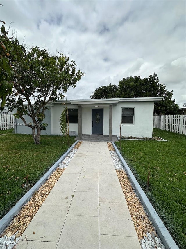 1 of 19 - 6335 Wiley St, Hollywood, FL