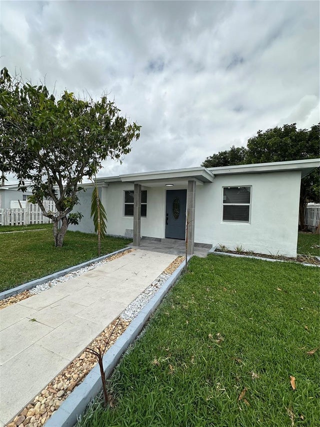 2 of 19 - 6335 Wiley St, Hollywood, FL