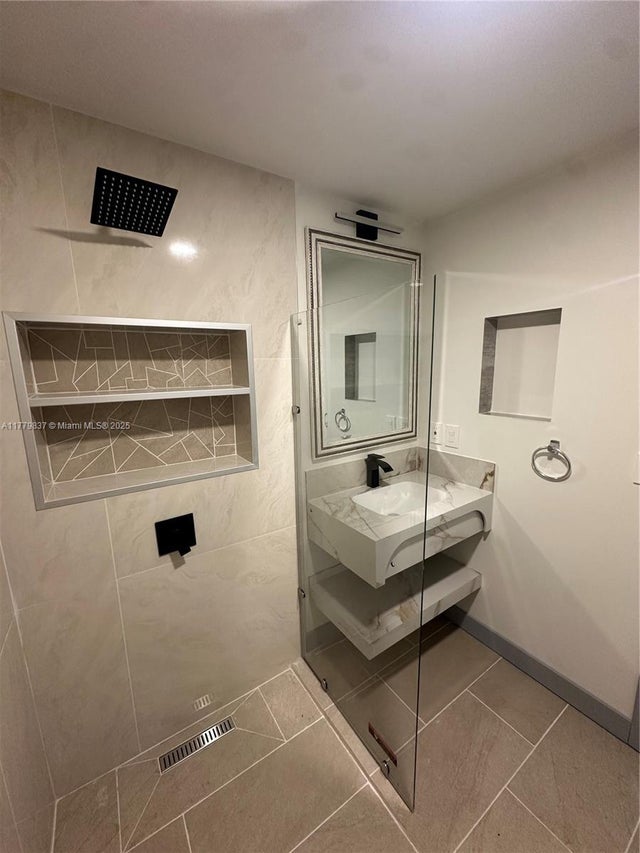 5 of 19 - 6335 Wiley St, Hollywood, FL