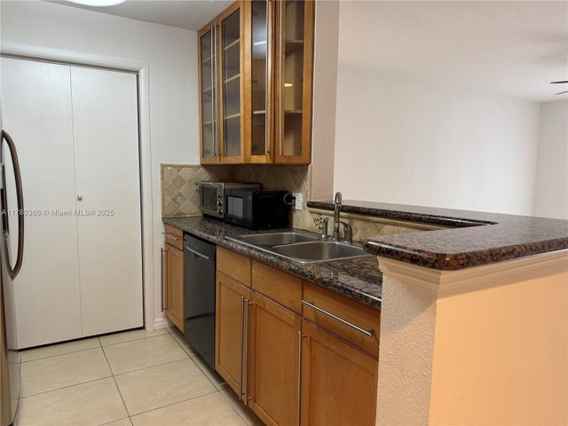 4 of 47 - 875 Riverside Dr 713, Coral Springs, FL