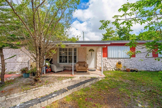 1 of 20 - 1271 Ne 211th St, Miami, FL