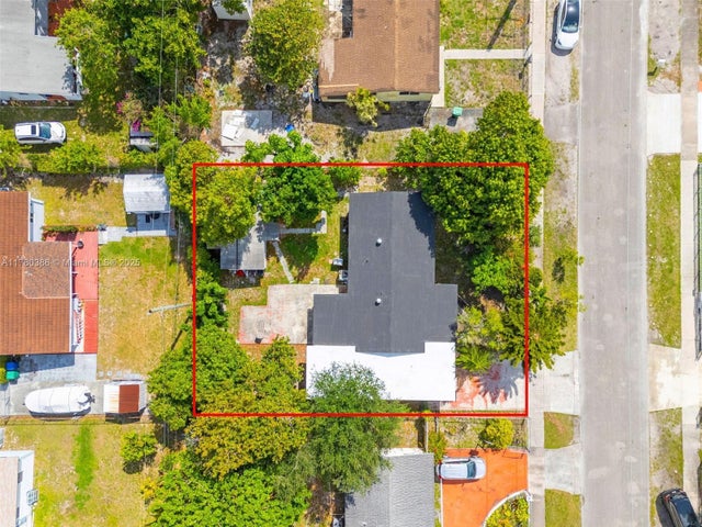 2 of 20 - 1271 Ne 211th St, Miami, FL