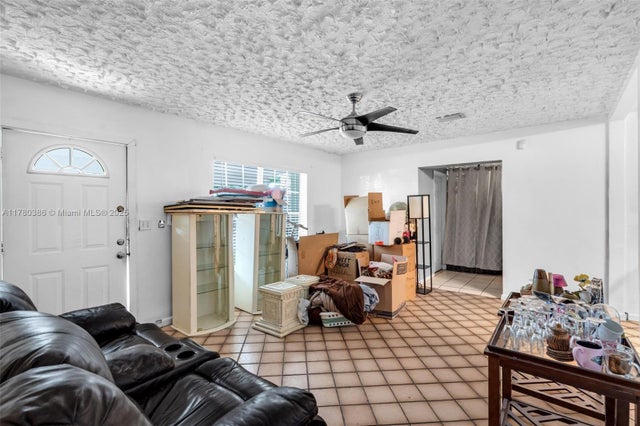 4 of 20 - 1271 Ne 211th St, Miami, FL