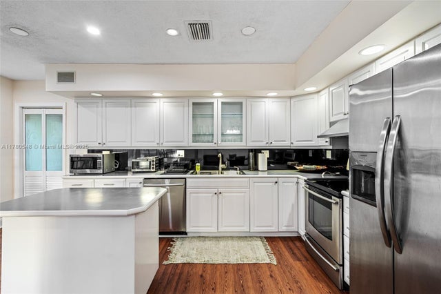 4 of 18 - 2231 Ne 38th St, Lighthouse Point, FL