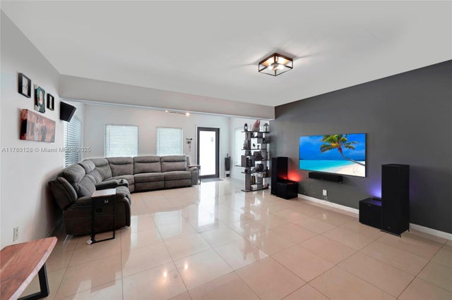 5 of 44 - 412 Nw 103rd St, Miami, FL